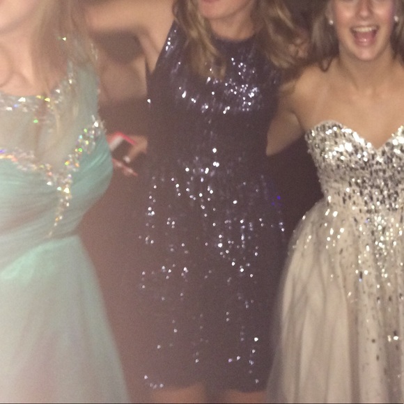 Dress - Picture 3 of 6